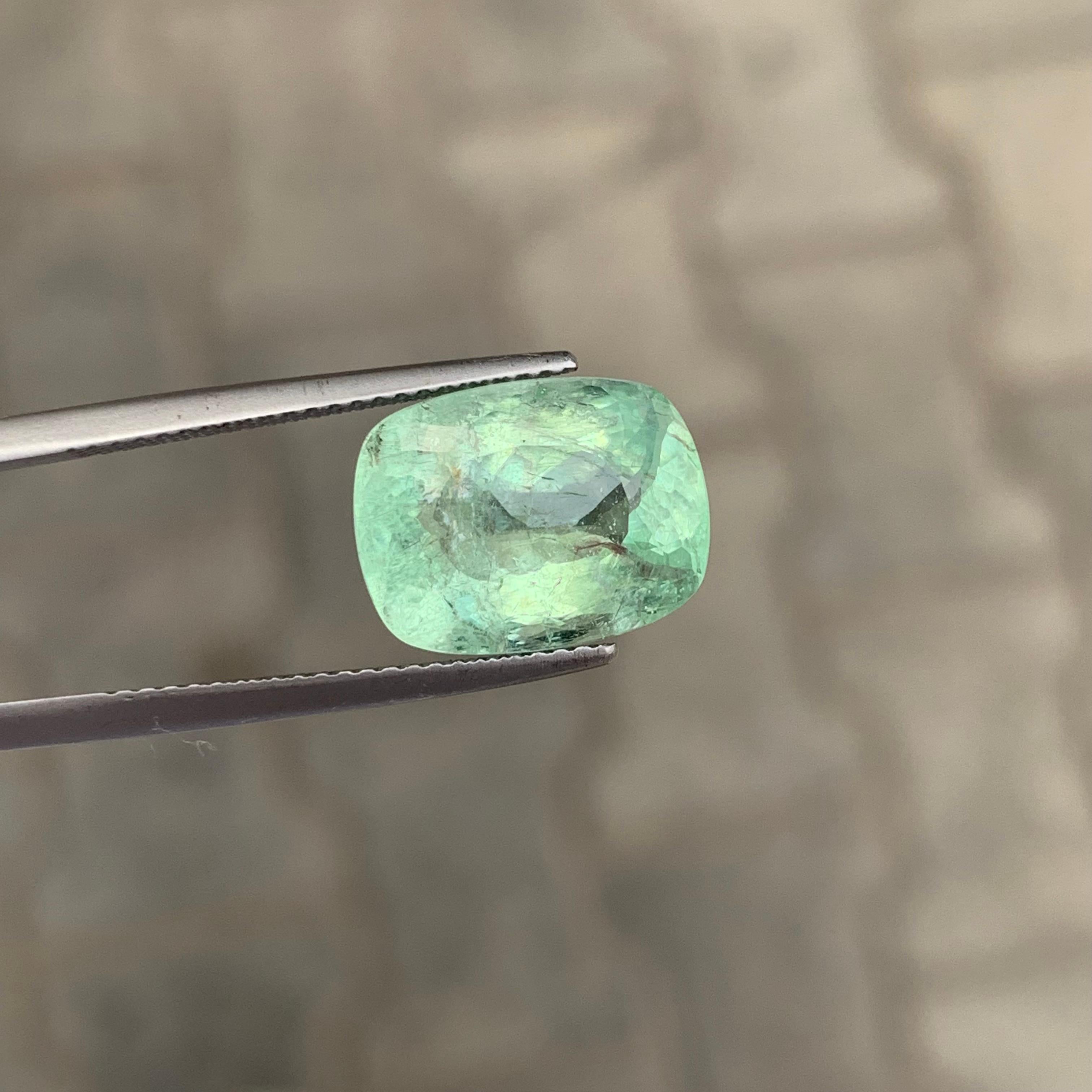 AIG Certified 6.92 Carat Natural Loose Paraiba Tourmaline From Mozambique's Mine en vente 8