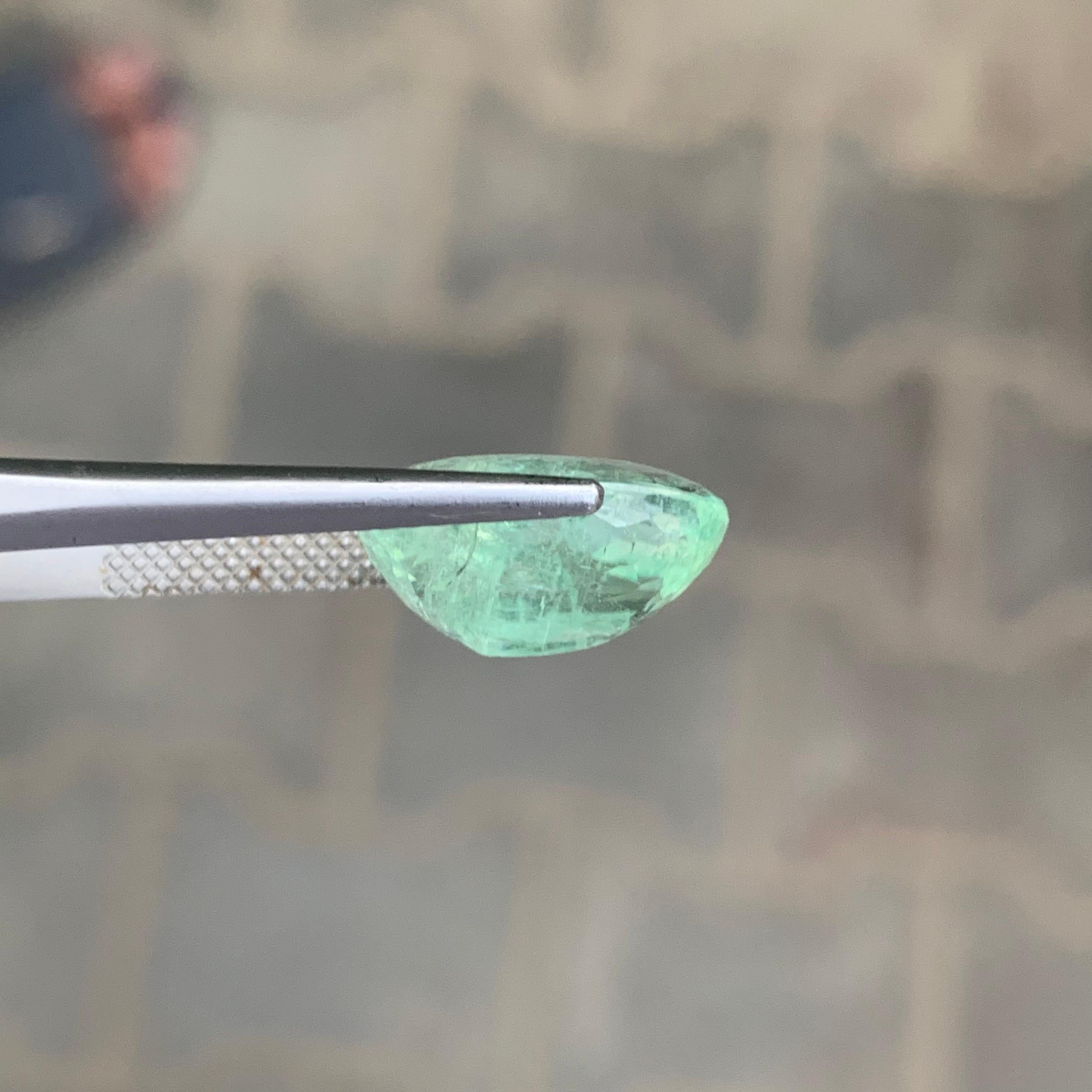 AIG Certified 6.92 Carat Natural Loose Paraiba Tourmaline From Mozambique's Mine en vente 1