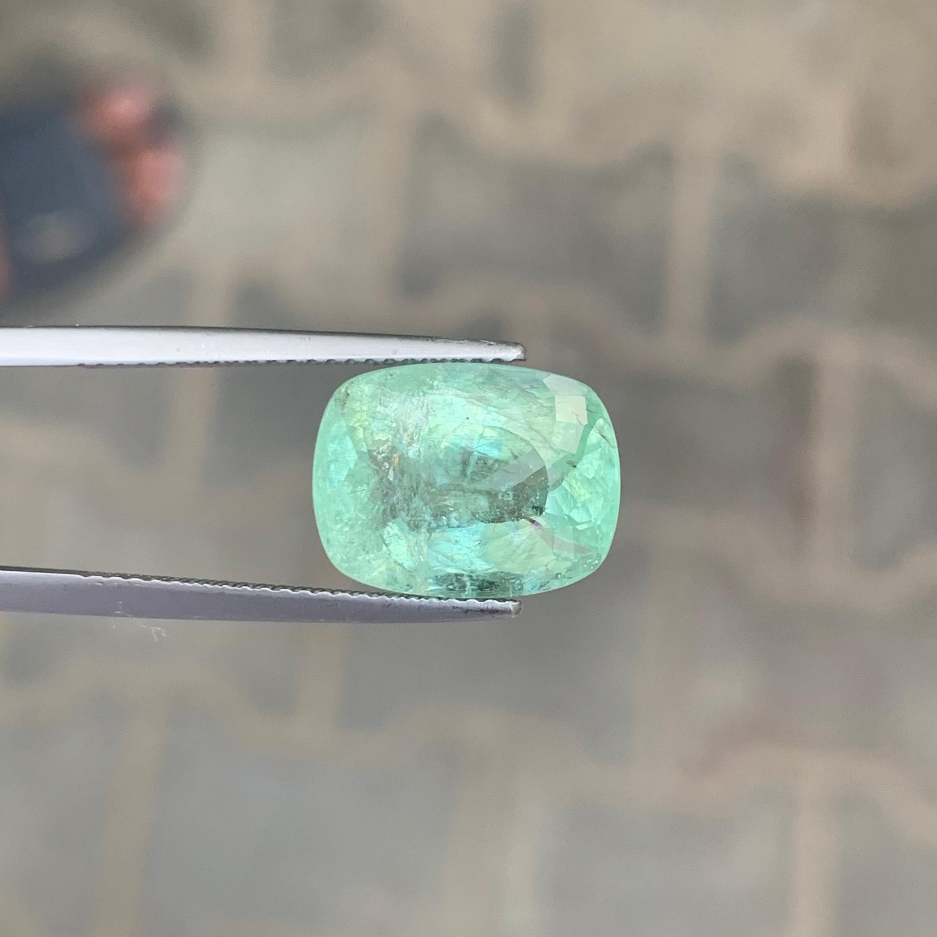 AIG Certified 6.92 Carat Natural Loose Paraiba Tourmaline From Mozambique's Mine en vente 2