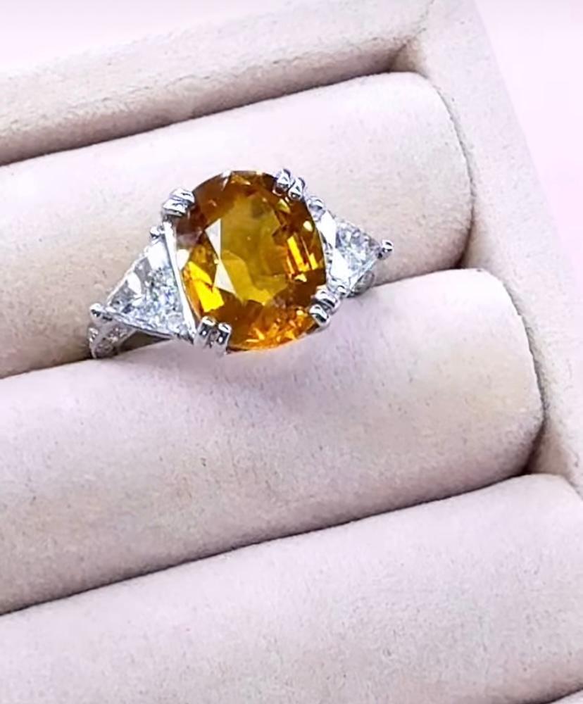 Oval Cut AIG Certified 7.00 Carat Natural Sapphire 1.40 Ct Diamonds 18K Gold Ring For Sale
