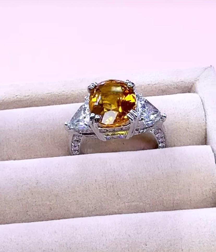 AIG Certified 7.00 Carat Natural Sapphire 1.40 Ct Diamonds 18K Gold Ring In New Condition For Sale In Massafra, IT