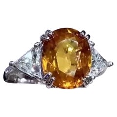 Saphir naturel certifié AIG de 7,00 carats  Diamants 2,20 carats  Bague en or 18k