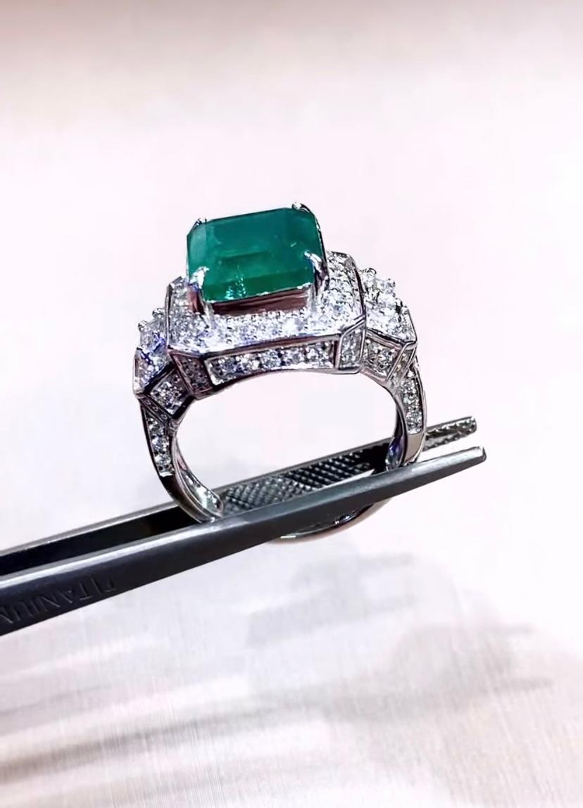AIG Certified 7.00 Carat Zambian Emerald 2.00 Ct Diamonds 18k Gold Cocktail Ring For Sale 1