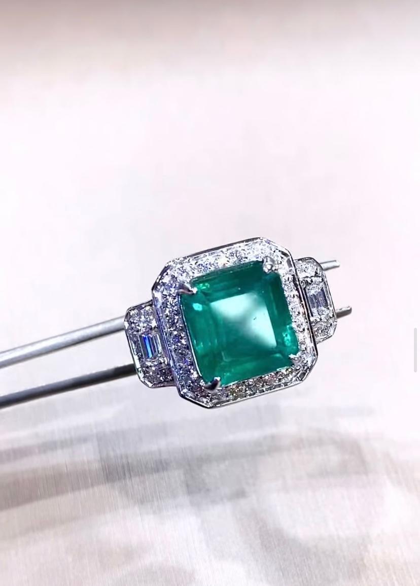Esmeralda zambiana de 7,00 quilates certificada por AIG Diamantes de 2,00 quilates Anillo de cóctel de oro de 18 quilates en venta 2
