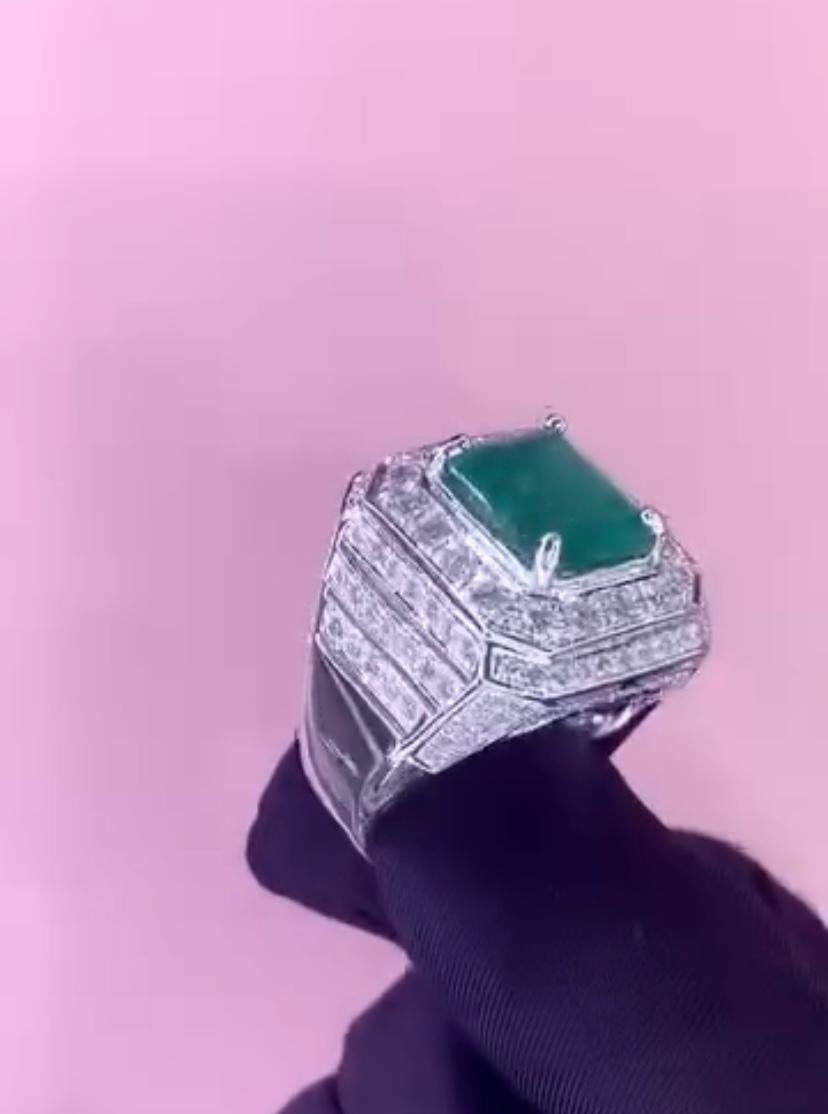 18 Karat Goldring, AIG-zertifizierter 7,00 Karat sambischer Smaragd 2,30 Karat Diamanten im Zustand „Neu“ im Angebot in Massafra, IT