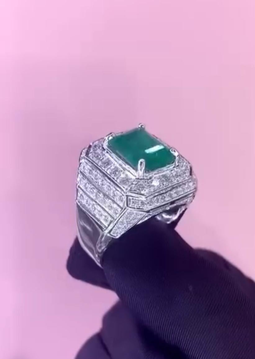 18 Karat Goldring, AIG-zertifizierter 7,00 Karat sambischer Smaragd 2,30 Karat Diamanten im Angebot 1