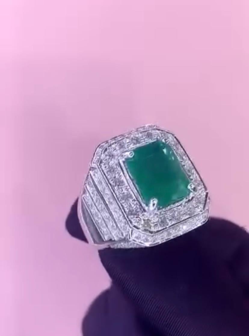 18 Karat Goldring, AIG-zertifizierter 7,00 Karat sambischer Smaragd 2,30 Karat Diamanten im Angebot 3