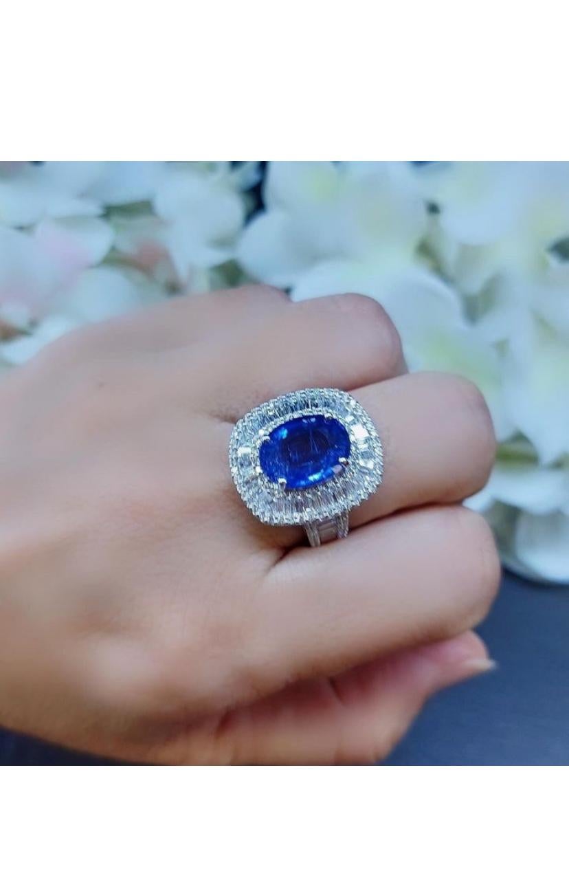 Taille mixte Saphir naturel de Ceylan certifié AIG 7,00 carats  Bague en or 18K avec 2,30 ct de diamants en vente