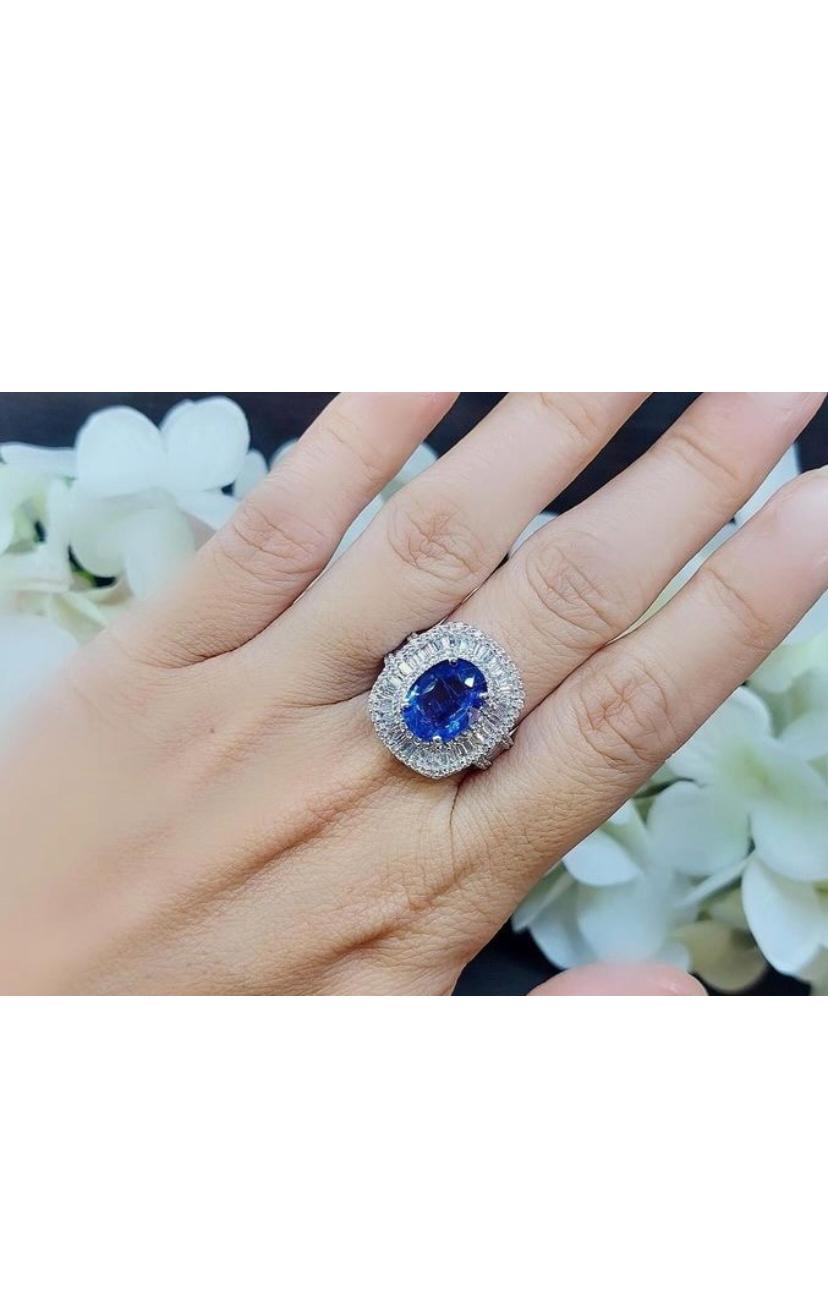 Saphir naturel de Ceylan certifié AIG 7,00 carats  Bague en or 18K avec 2,30 ct de diamants en vente 2