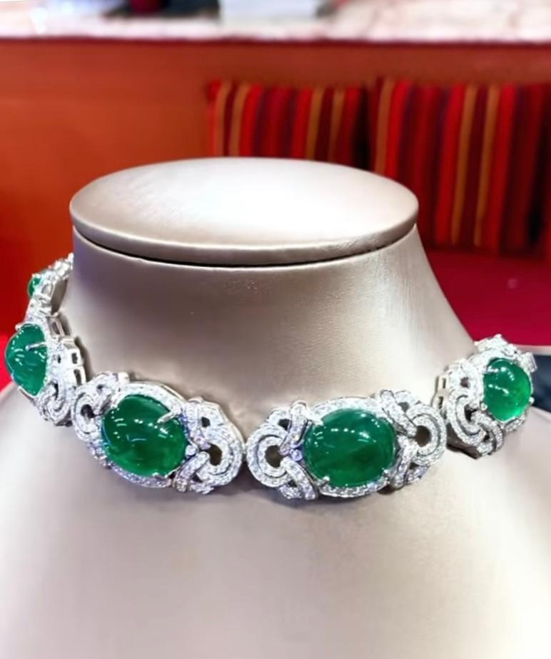 Cabochon Smeraldi dello Zambia certificati AIG 71,00 Cr 6,50 Ct Diamanti 18kGold girocollo/bracciale in vendita