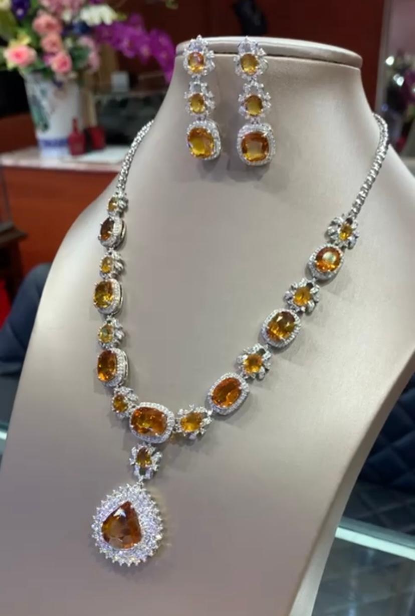 AIG Certified 71.60 Carats Orange Sapphires. 7.31 Ct Diamonds 18K Gold Parure  In New Condition For Sale In Massafra, IT