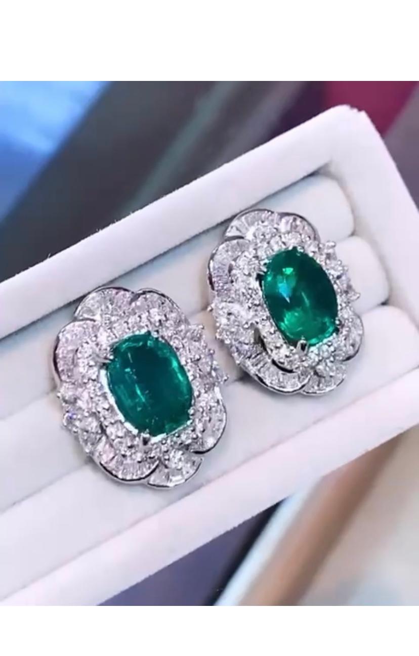 AIG Certified 7.36 Ct Zambian Emeralds 3.02 Diamonds 18k Gold Earrings  In New Condition For Sale In Massafra, IT