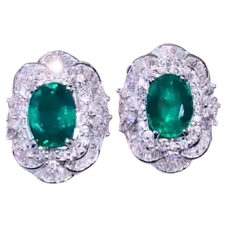 Boucles d'oreilles en or 18k certifiées AIG 7.36 Ct Zambian Emeralds 3.02 Diamonds