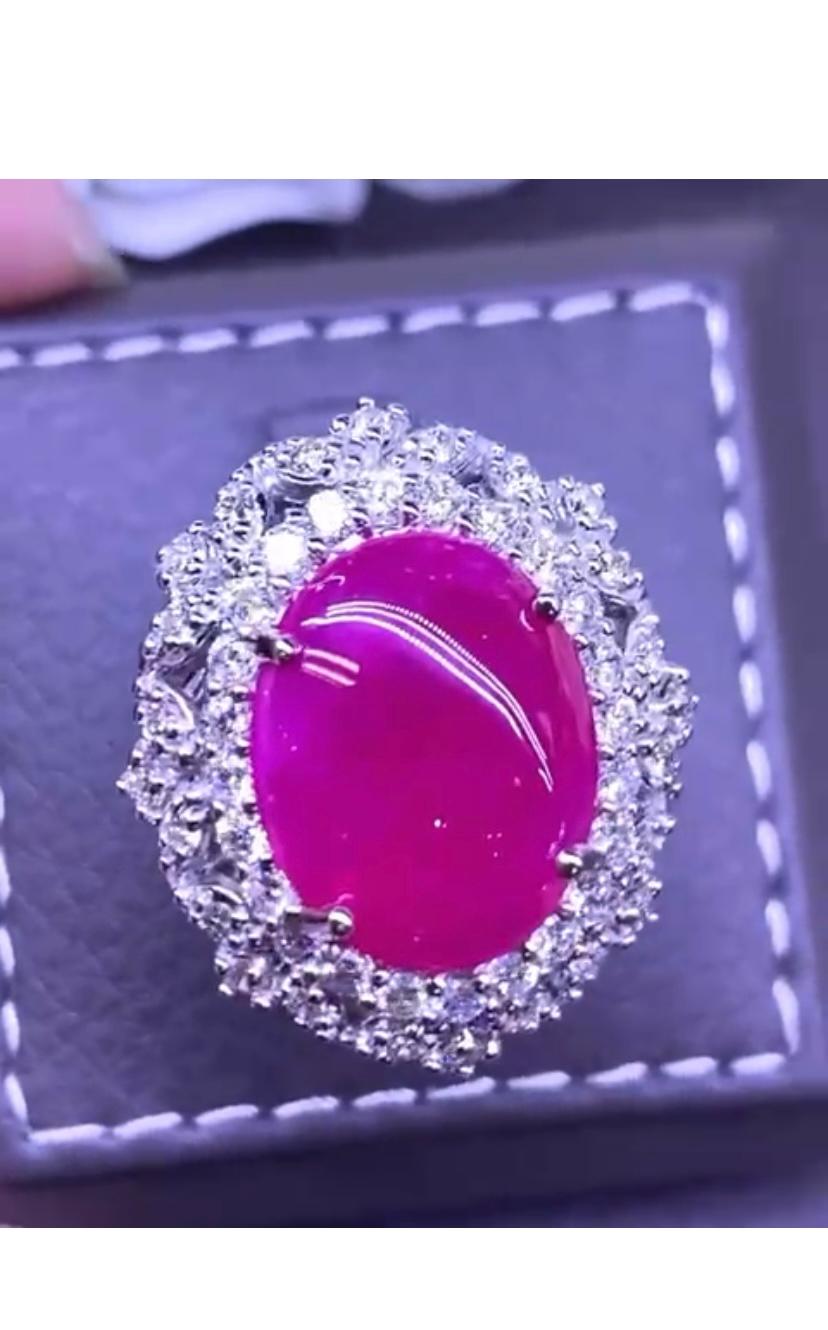 De la colección Flores, un diseño excepcional, de estilo sofisticado y glamuroso, de diseñador italiano.
Anillo de oro de 18 quilates con un Rubí de Birmania natural, en perfecta talla oval cabujón , de fina calidad, 
de  7,60 quilates, ct y