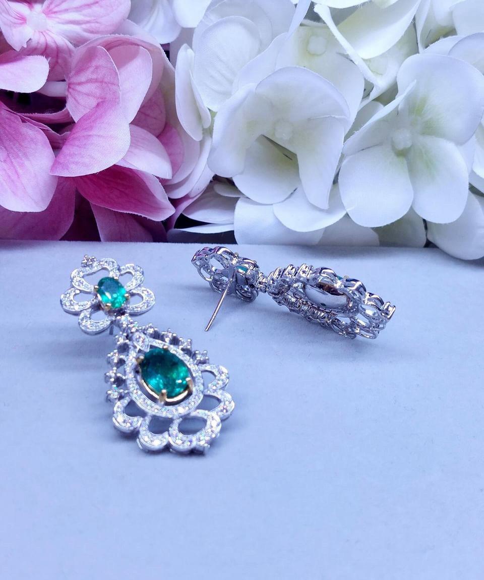 AIG Certified 7.50 Carats Zambian Emeralds 2.90 Ct Diamonds 18K Gold Earrings For Sale 1