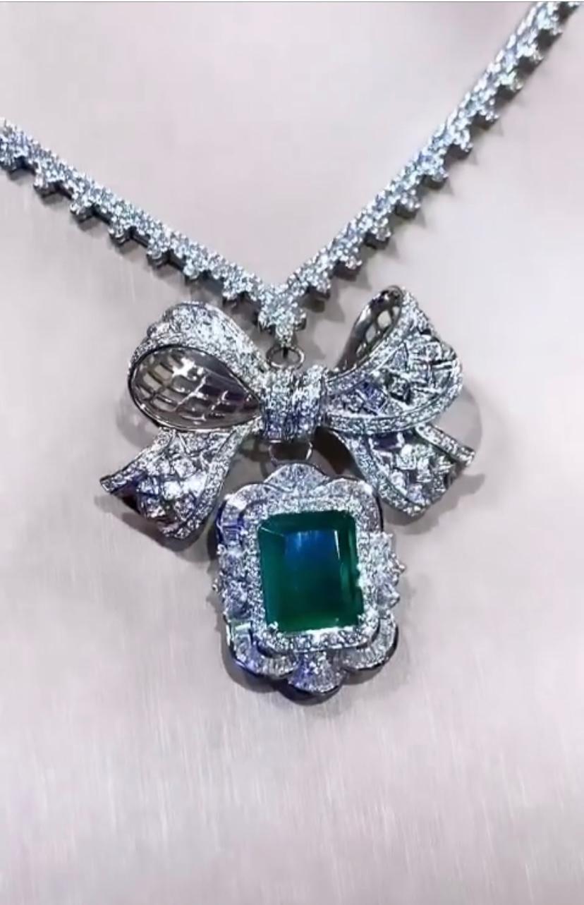 Women's AIG Certified 7.55 Carats Zambian Emerald   Diamonds 18K Gold Pendant Necklace For Sale