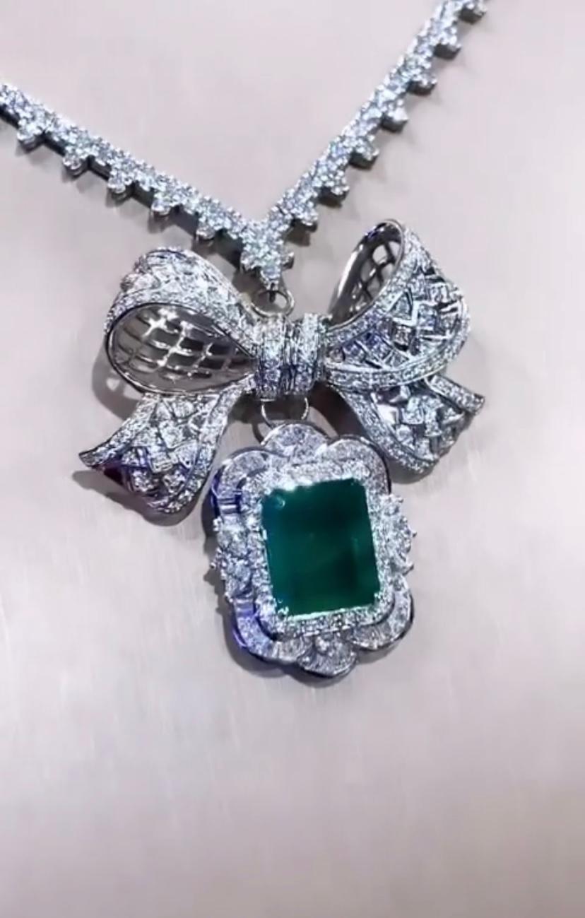AIG Certified 7.55 Carats Zambian Emerald   Diamonds 18K Gold Pendant Necklace  For Sale 1