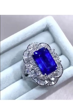 AIG Certified 7.60 Carat Ceylon Sapphire  1.70 Ct Diamonds 18k Gold Ring