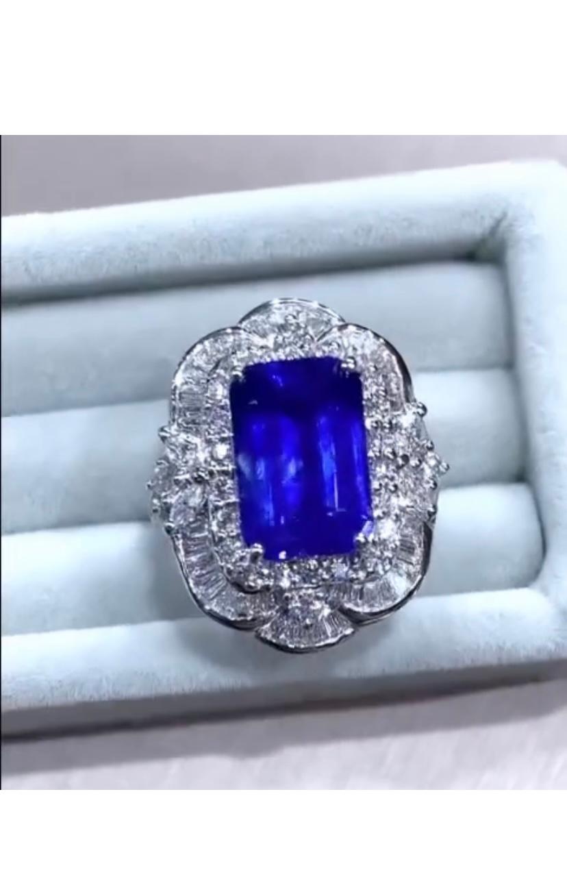 Art Deco AIG Certified 7.60 Carat Ceylon Sapphire  1.70 Ct Diamonds 18k Gold Ring For Sale