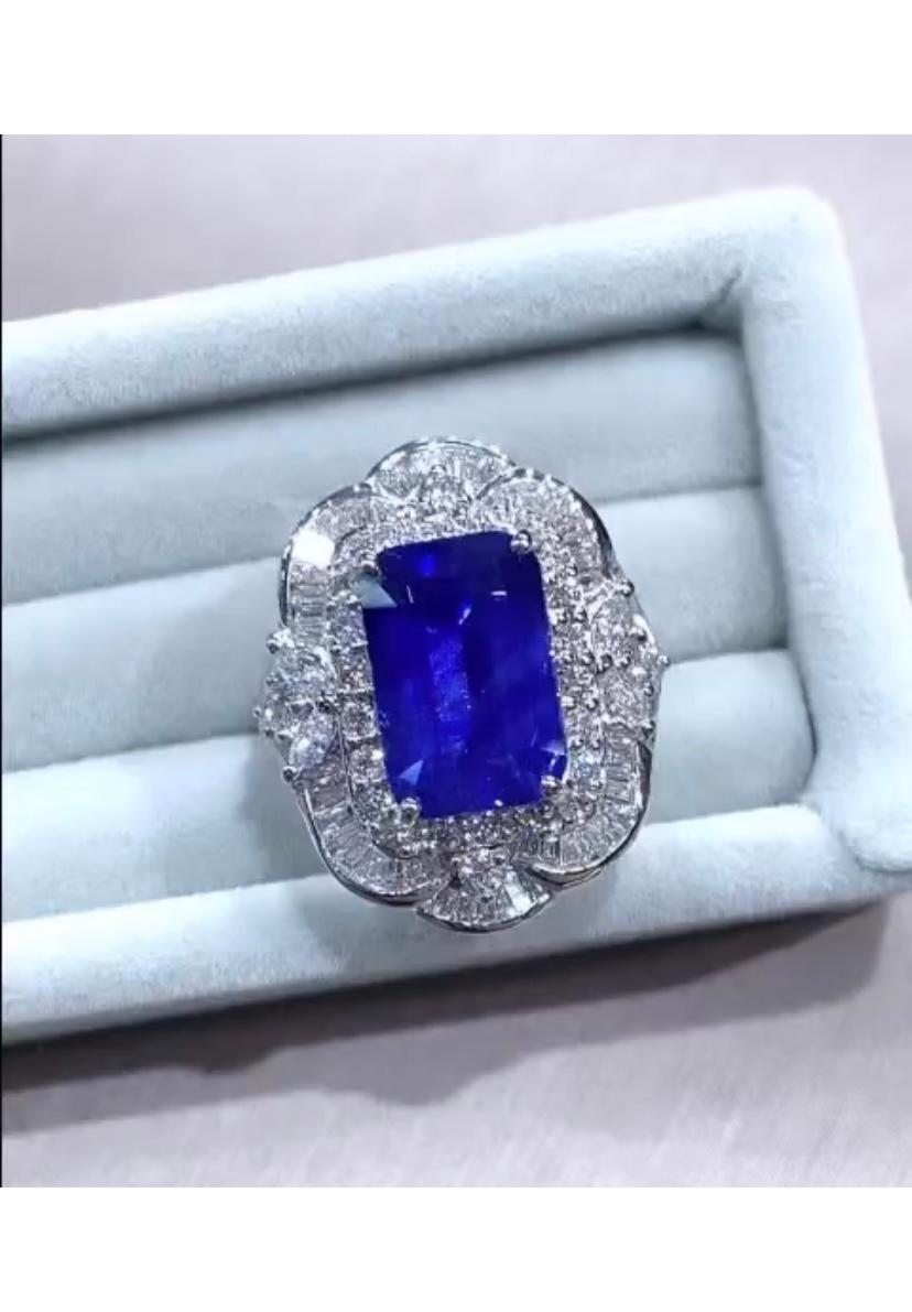 Women's AIG Certified 7.60 Carat Ceylon Sapphire  1.70 Ct Diamonds 18k Gold Ring For Sale
