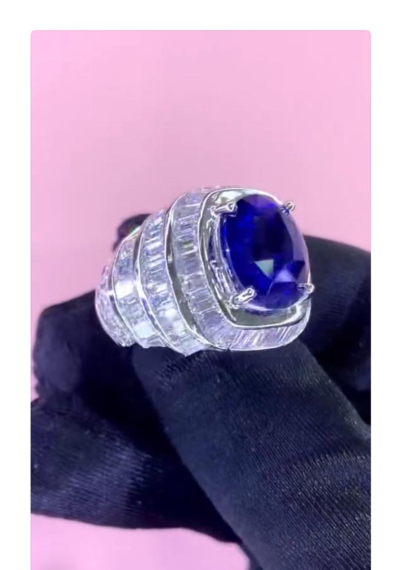 Women's or Men's AIG Certified 7.70 Carat Diamonds 7.40 Carat Ceylon Blue Sapphire 18K Gold Ring For Sale