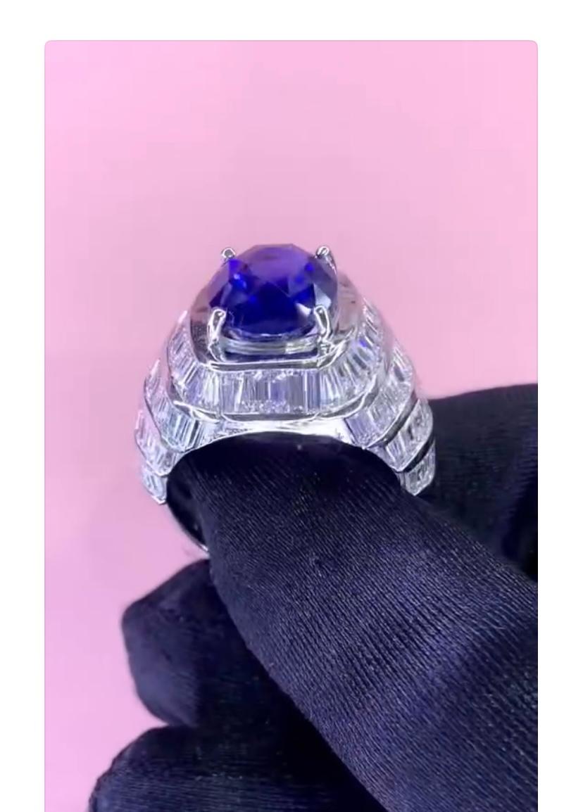 AIG Certified 7.70 Carat Diamonds 7.40 Carat Ceylon Blue Sapphire 18K Gold Ring For Sale 1