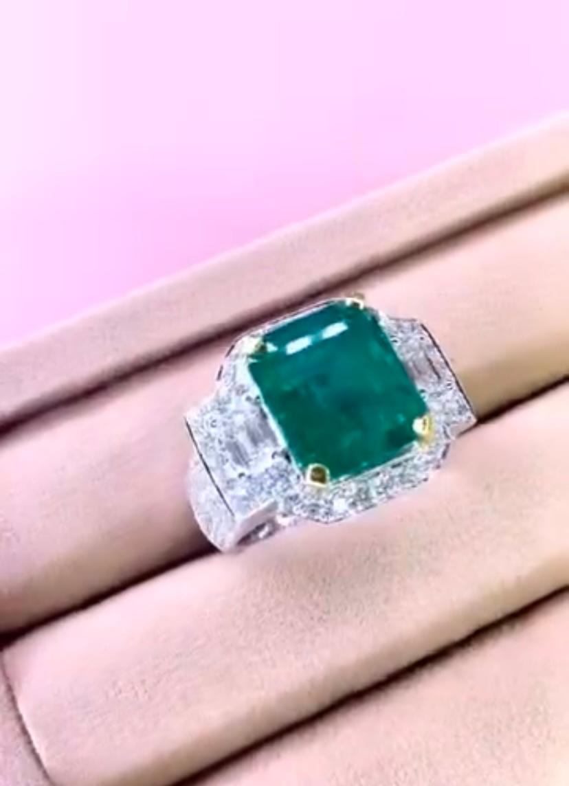 18 Karat Goldring, AIG-zertifizierter 7,70 Karat sambischer Smaragd, 2,40 Karat Diamanten (Smaragdschliff) im Angebot