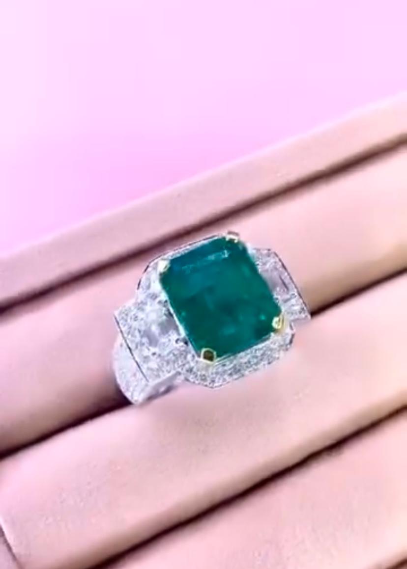 18 Karat Goldring, AIG-zertifizierter 7,70 Karat sambischer Smaragd, 2,40 Karat Diamanten im Angebot 3