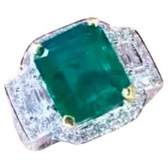AIG Certified 7.70 Carat Zambian Emerald 2.40 Ct Diamonds 18K Gold Ring