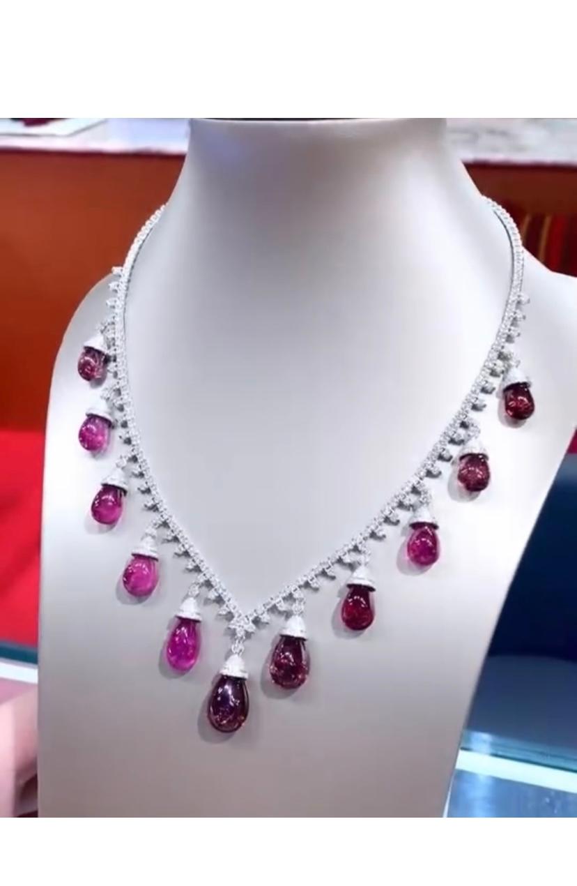 AIG-zertifizierte 77,00 Karat Turmalin Rubellit 6,50 Karat Diamanten 18K Gold Halskette im Zustand „Neu“ im Angebot in Massafra, IT