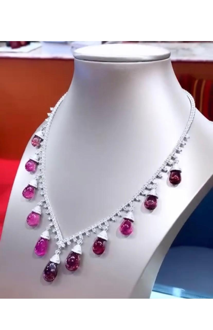AIG-zertifizierte 77,00 Karat Turmalin Rubellit 6,50 Karat Diamanten 18K Gold Halskette Damen im Angebot
