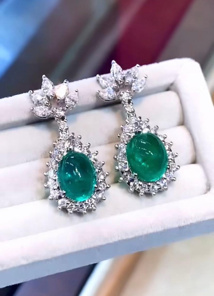 Cabochon AIG Certified 7.73 Carats Zambian Emeralds 2.04 Ct Diamonds 18K Gold  For Sale