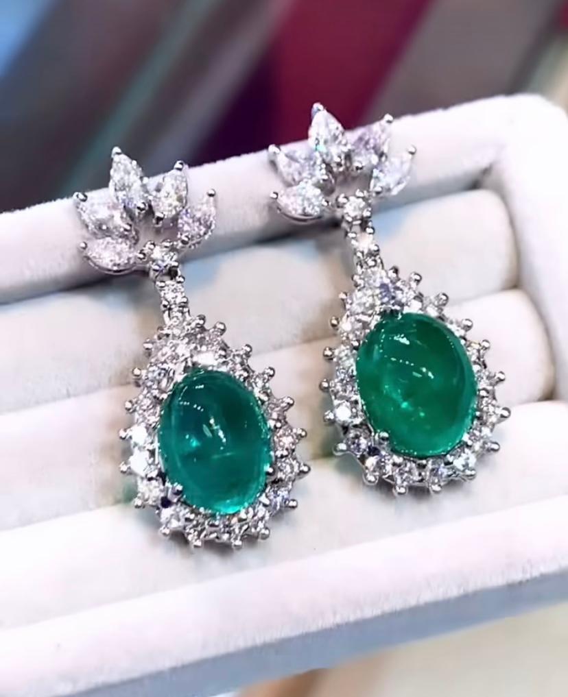 AIG Certified 7.73 Carats Zambian Emeralds 2.04 Ct Diamonds 18K Gold  For Sale 2