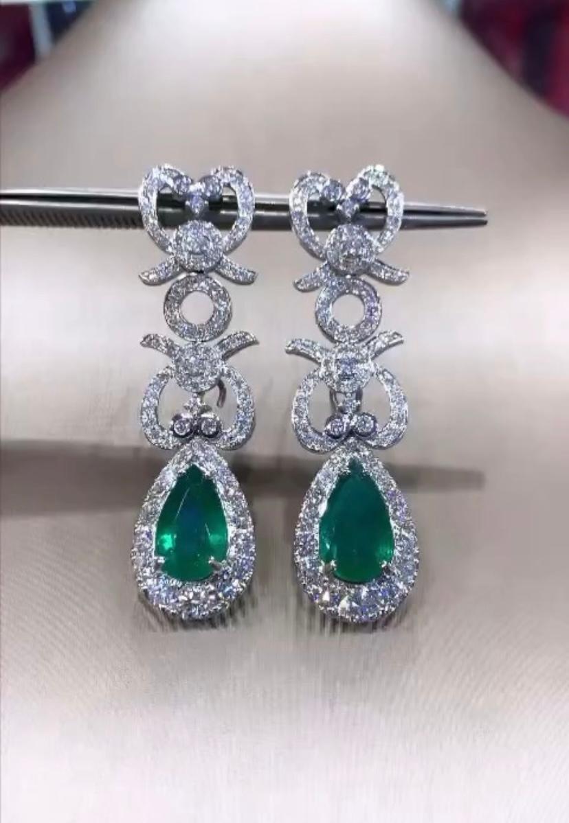 Smeraldi dello Zambia certificati AIG da 7.75 carati   Orecchini con diamanti da 5,85 carati in oro 18 carati In condizioni Nuovo in vendita a Massafra, IT