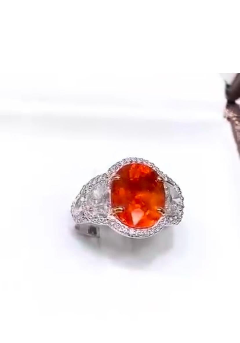 Anillo de oro de 18 quilates con zafiro naranja certificado AIG de 7,90 quilates y diamantes de 1,40 quilates en venta 1