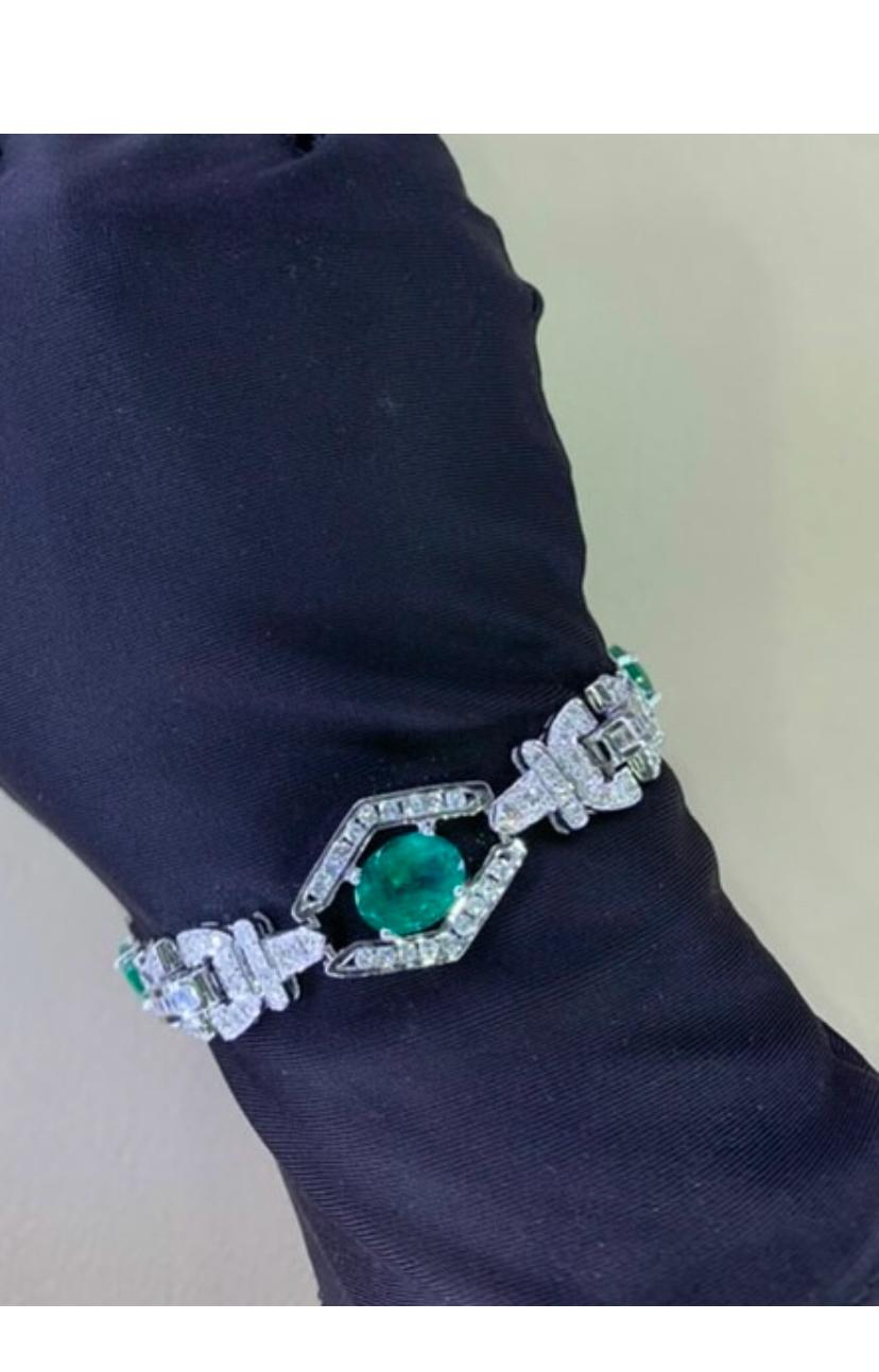 Oval Cut AIG Certified 7.90 Carats Zambian Emeralds  3.70 Ct Diamonds Art Deco Bracelet For Sale
