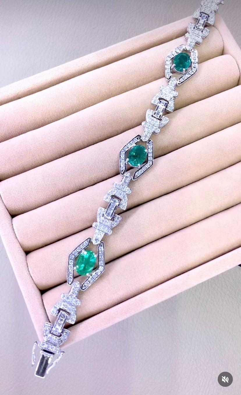 Women's or Men's AIG Certified 7.90 Carats Zambian Emeralds  3.70 Ct Diamonds Art Deco Bracelet For Sale