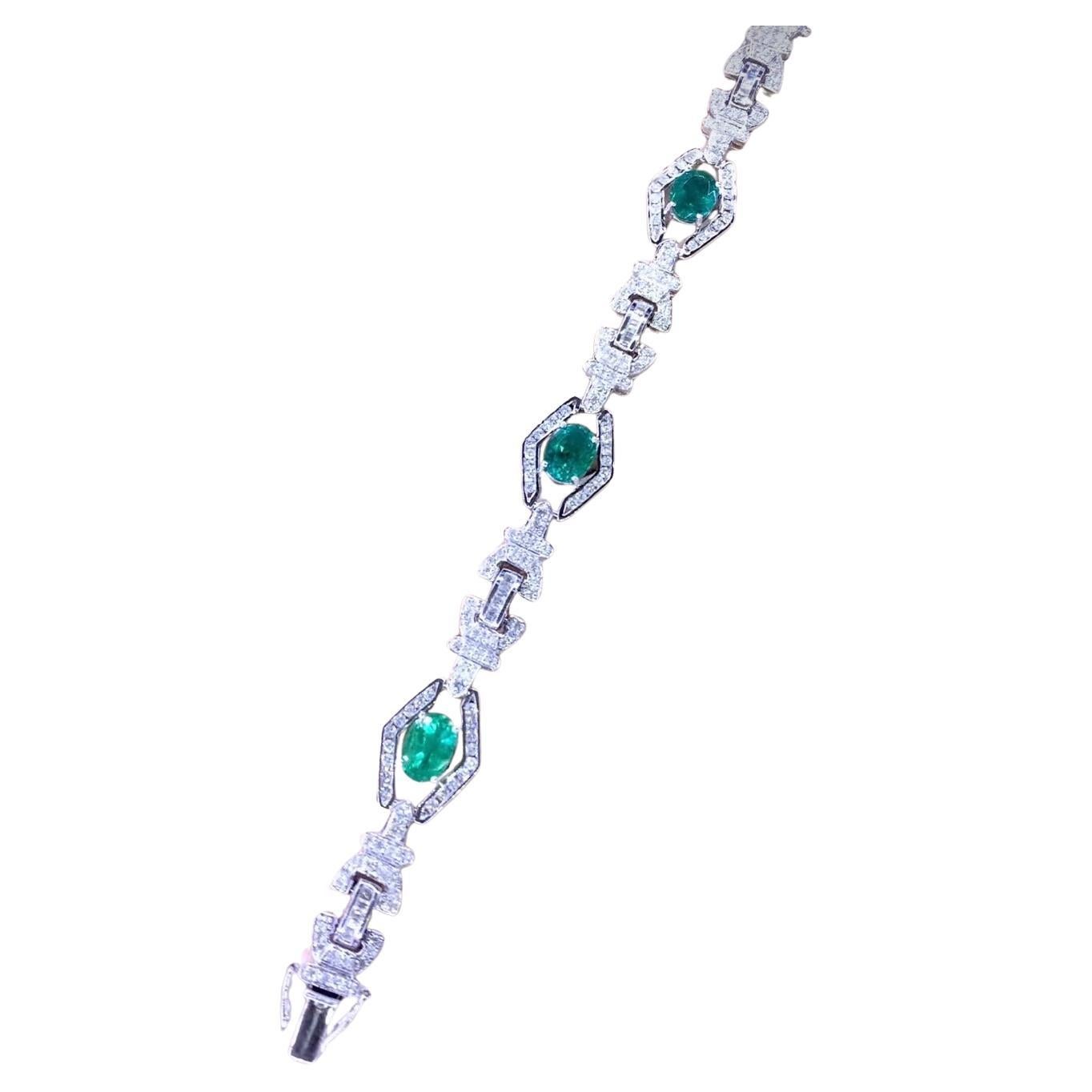 AIG Certified 7.90 Carats Zambian Emeralds  3.70 Ct Diamonds Art Deco Bracelet For Sale