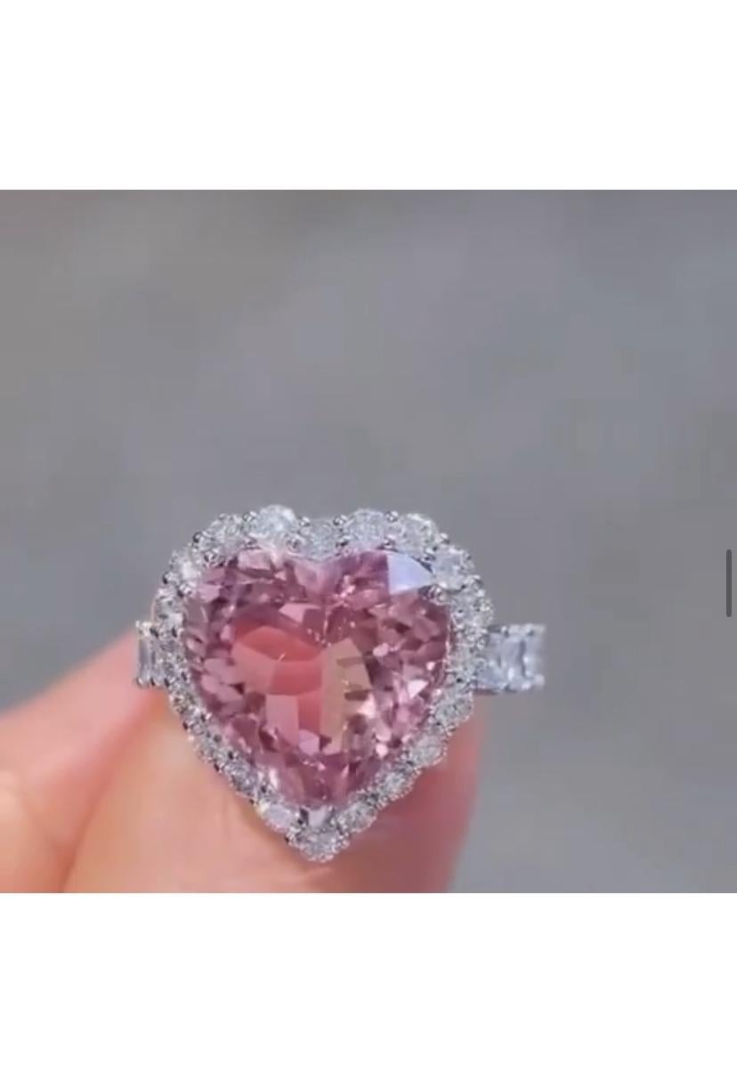 Fall in love with our stunning pink Morganite and Diamond ring.
This exquisite piece features a heart-shaped Morganite gemstone with excellent brilliance, surrounded by a halo of sparkling diamonds.
The soft pink hue of the Morganite is perfectly