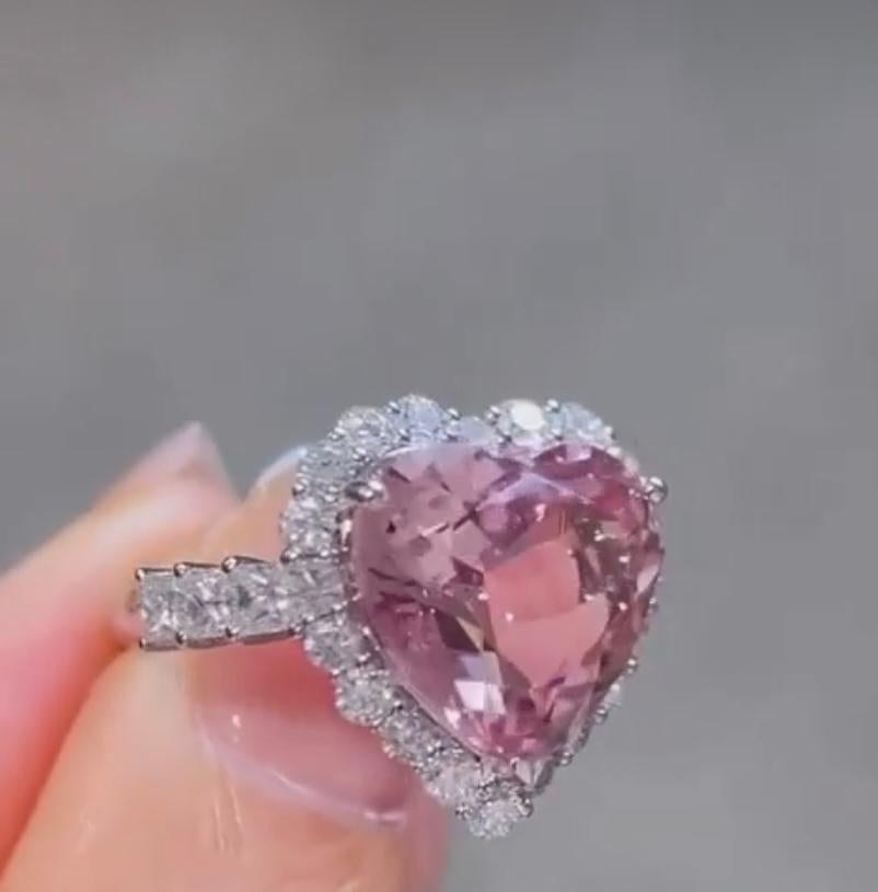 Women's or Men's AIG Certified 8.00 Carat Pink Morganite Diamonds 18K Gold Ring For Sale