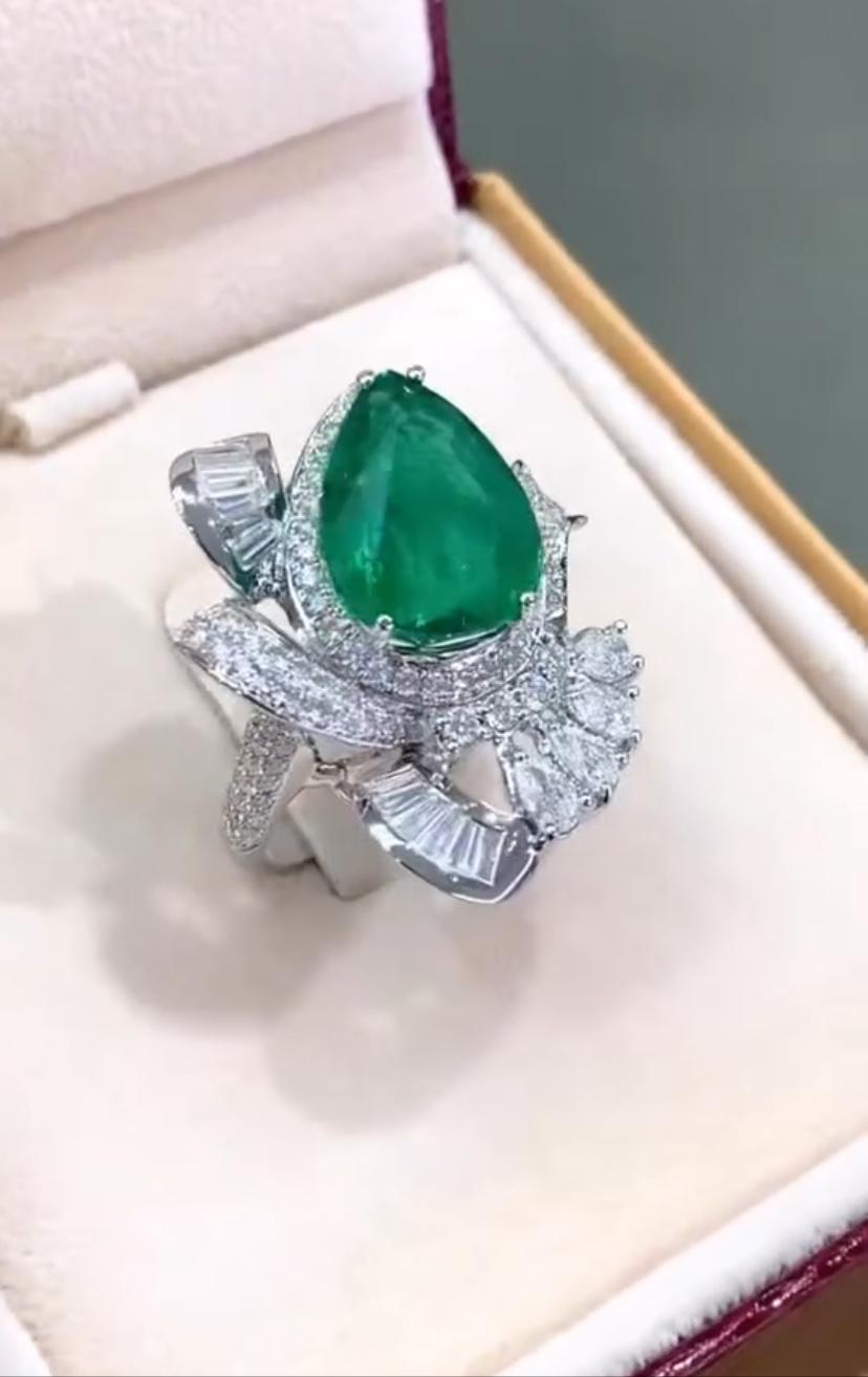 AIG Certified  8.00 Carat Zambian Emerald 2.10 Ct Diamonds 18K Gold Ring For Sale 1