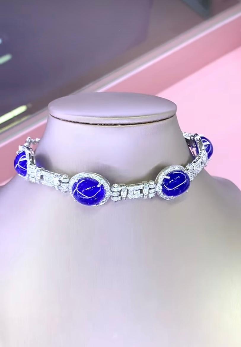 Cabochon Bracciale in oro 18 carati con tanzanite certificata AIG da 80,00 carati e 4,80 carati di diamanti in vendita