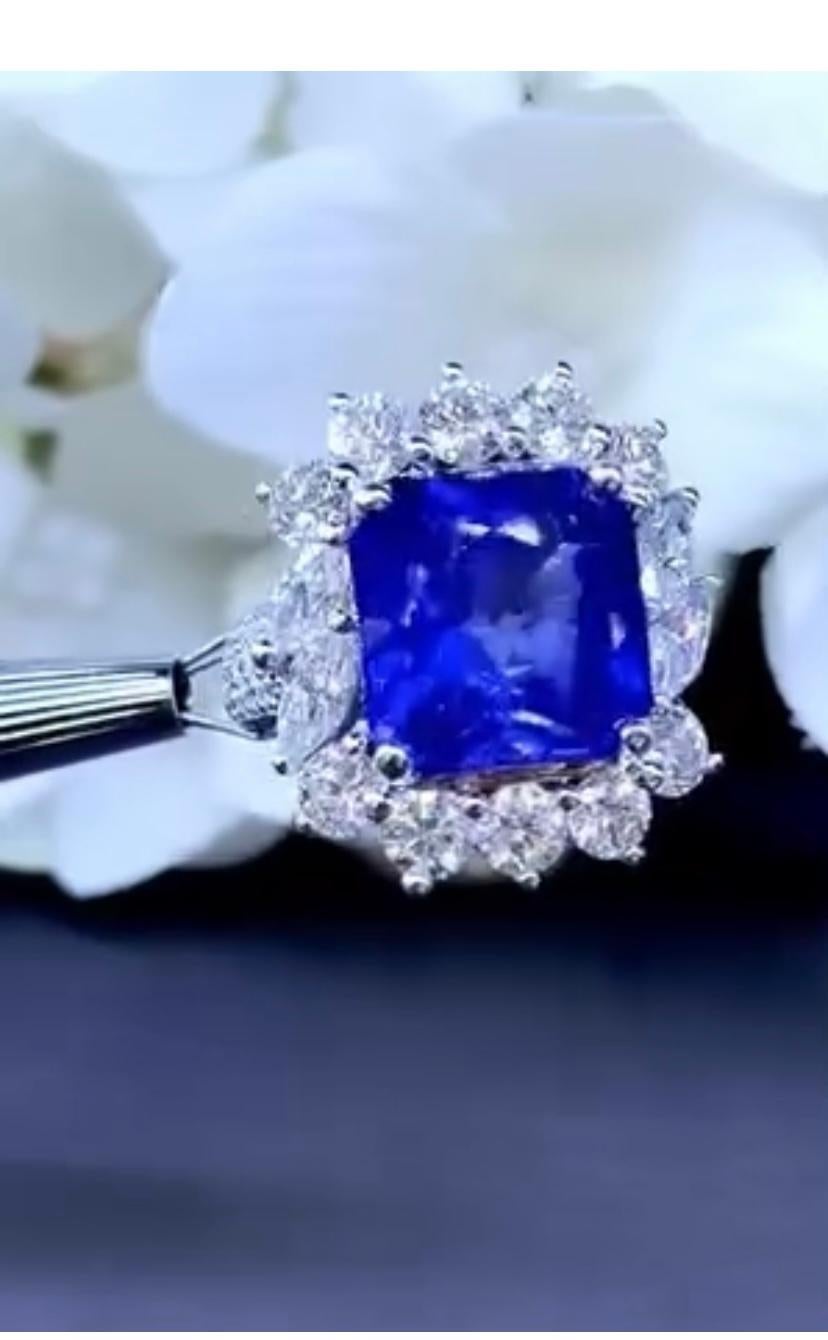 AIG Certified 8.50 Carats Ceylon Sapphire 3.00 Ct Diamonds 18k Gold Ring For Sale 1