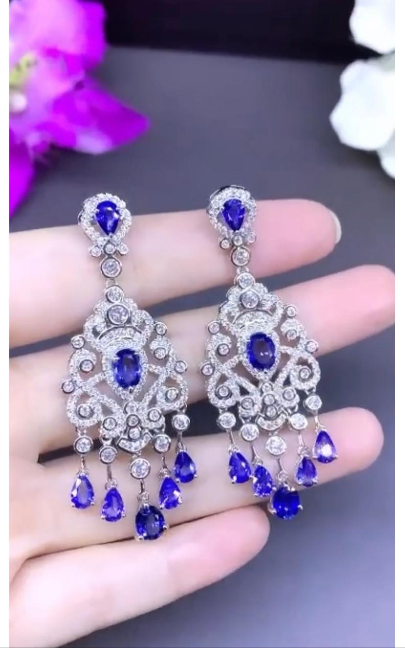 AIG Certified 8.54 Carats Ceylon Sapphires  3.90 Ct Diamonds 18K Gold Earrings  In New Condition For Sale In Massafra, IT