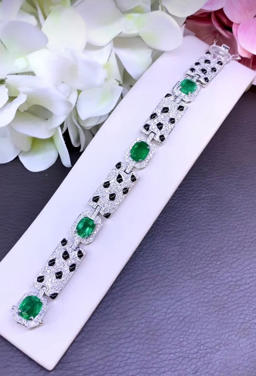 Mixed Cut AIG Certified 8.60 Ct Zambian Emeralds  4.30 Ct Diamonds 18K Gold Bracelet For Sale