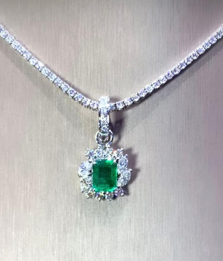 AIG Certified 8.60 Ct Zambian Emeralds 5.20 Ct Diamonds 18K Gold Set For Sale 5