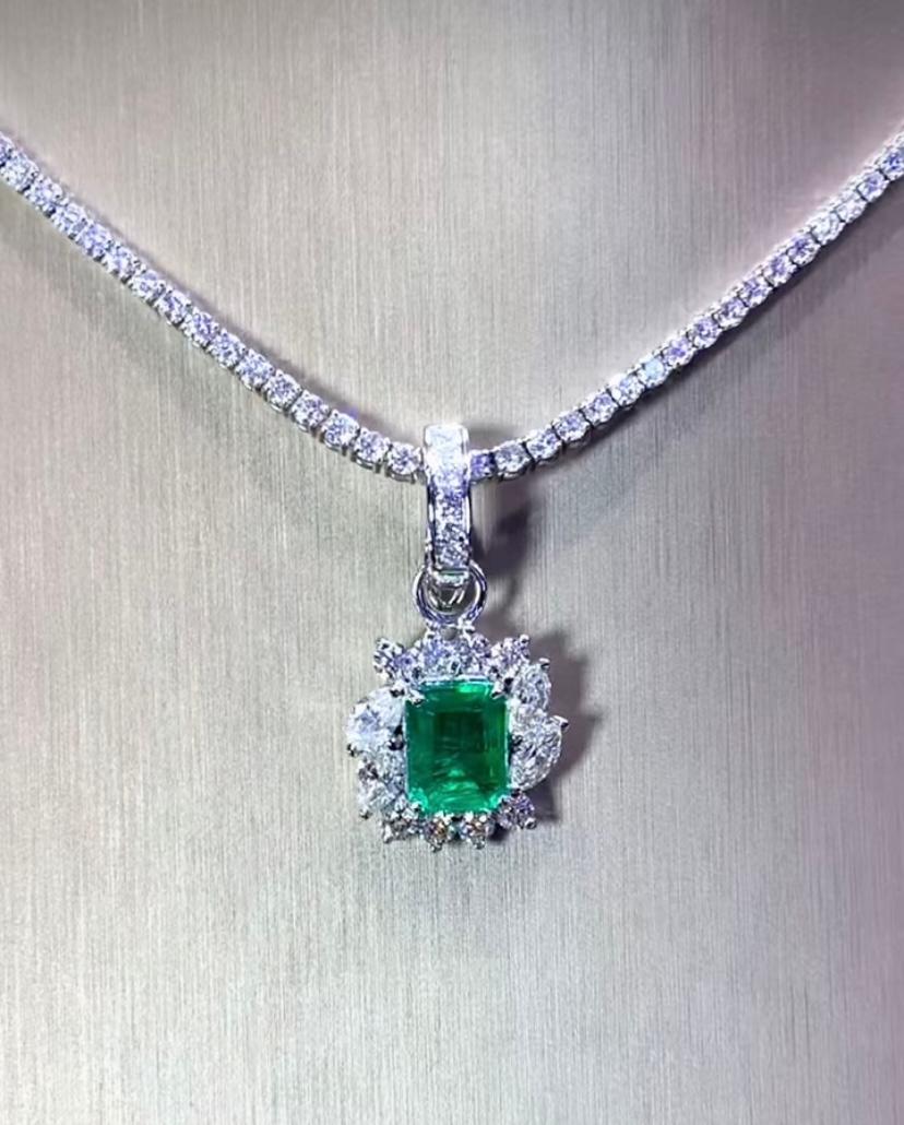 AIG Certified 8.60 Ct Zambian Emeralds 5.20 Ct Diamonds 18K Gold Set For Sale 6