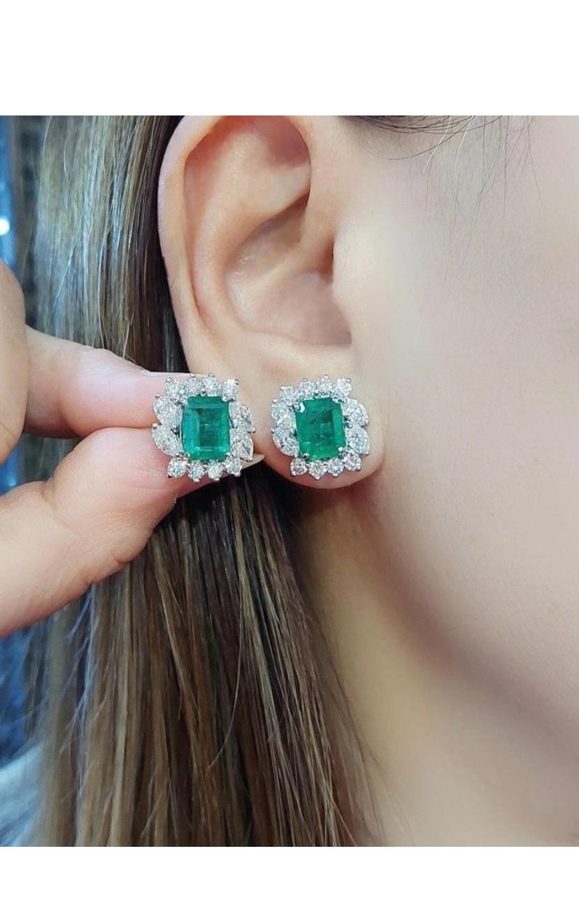 Women's AIG Certified 8.60 Ct Zambian Emeralds 5.20 Ct Diamonds 18K Gold Set For Sale