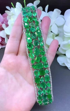 AIG Certified 86.00 Ct Zambian Emeralds  Diamonds 18K Gold Bracelet