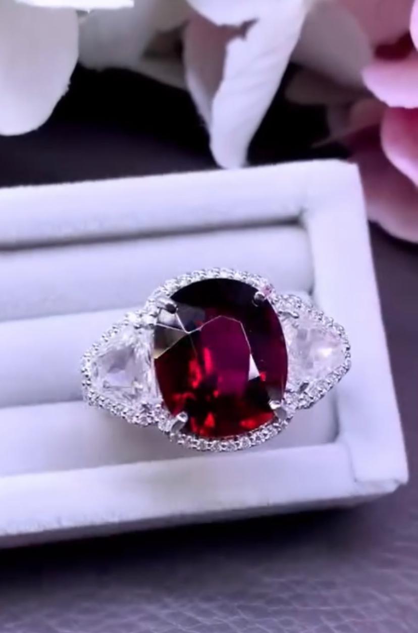 Uno squisito design contemporaneo, molto chic e dallo stile raffinato. Progettato con particolare attenzione ai dettagli. L'anello è così favoloso ed elegante. Adorna la tua mano con questo splendido pezzo.
Magnifico anello in oro 18 carati con una